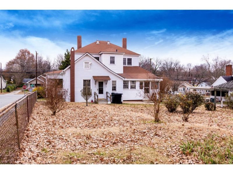 703 Tucker St, Burlington, NC 27215