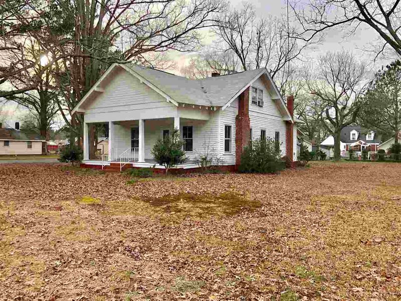 703 N Webb St, Selma, NC 27576