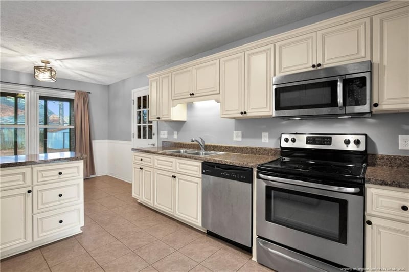 7030 Trevor Ln, Fayetteville, NC 28314