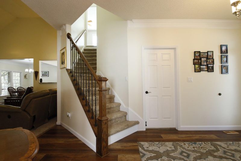 7032 Bellard Ct, Raleigh, NC 27617