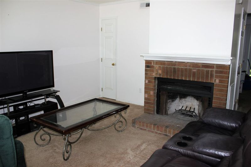 704 Charleston Rd, Raleigh, NC 27606