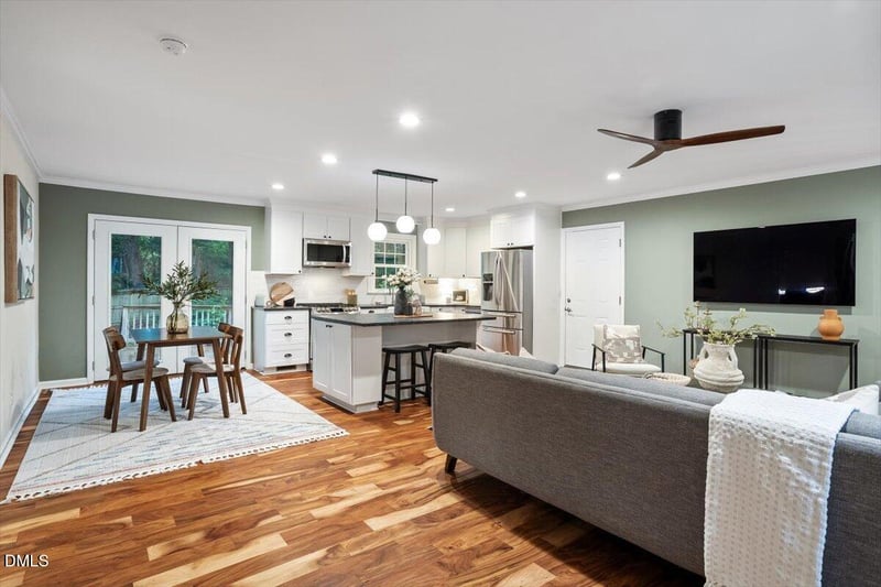 704 Chesapeake Ln, Cary, NC 27511