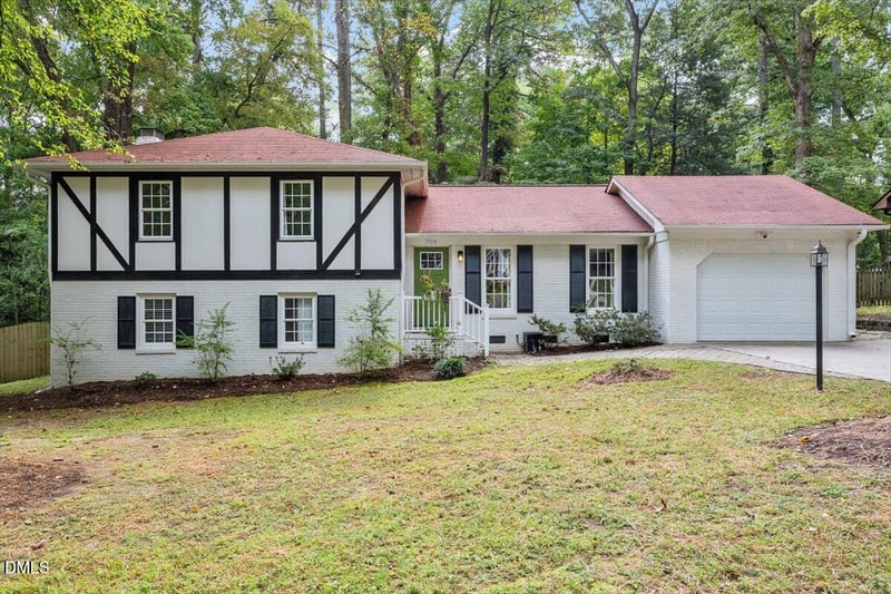 704 Chesapeake Ln, Cary, NC 27511