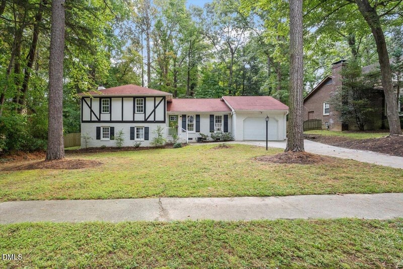 704 Chesapeake Ln, Cary, NC 27511