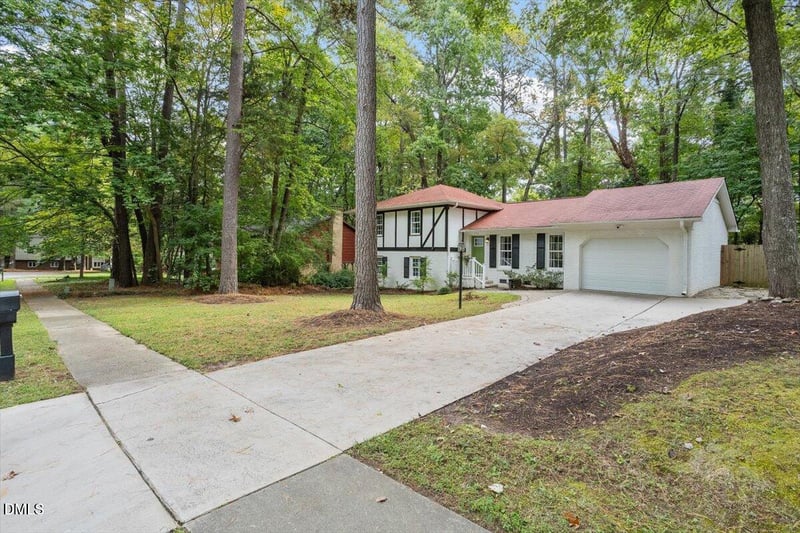 704 Chesapeake Ln, Cary, NC 27511