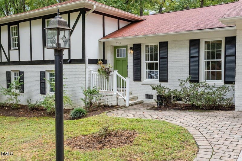 704 Chesapeake Ln, Cary, NC 27511