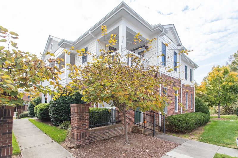 704 Copperline Dr #202, Chapel Hill, NC 27516