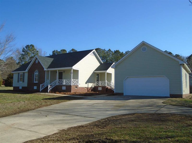 704 Creekside Dr, Clayton, NC 27520