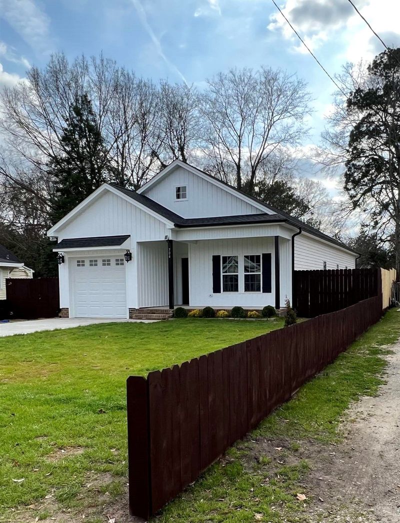 704 E Divine St, Dunn, NC 28334