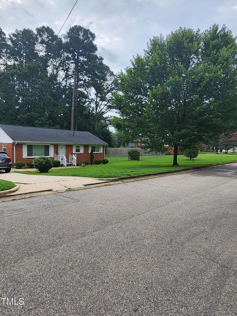 704 Donnelly Rd, Raleigh, NC 27610