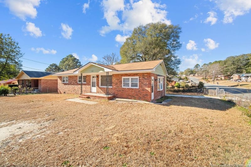 704 Dwain Dr, Fayetteville, NC 28305