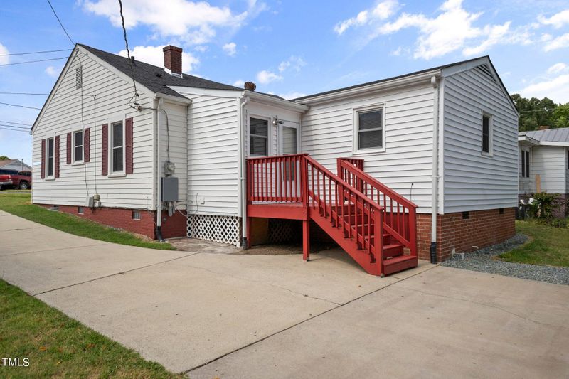 704 Elizabeth St, Burlington, NC 27217