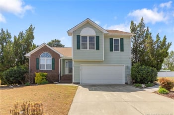 704 Fairbluff Dr, Hope Mills, NC 28348