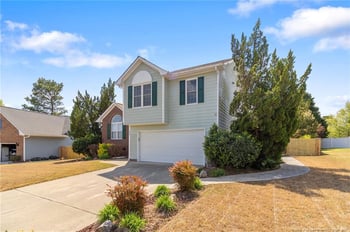 704 Fairbluff Dr, Hope Mills, NC 28348