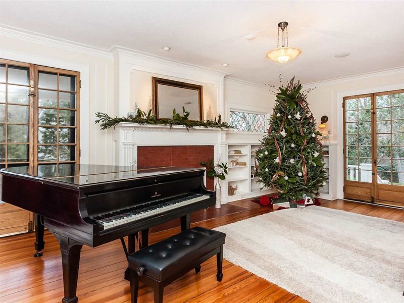 704 E Franklin St, Chapel Hill, NC 27514
