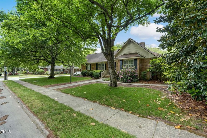 704 W Front St, Burlington, NC 27215