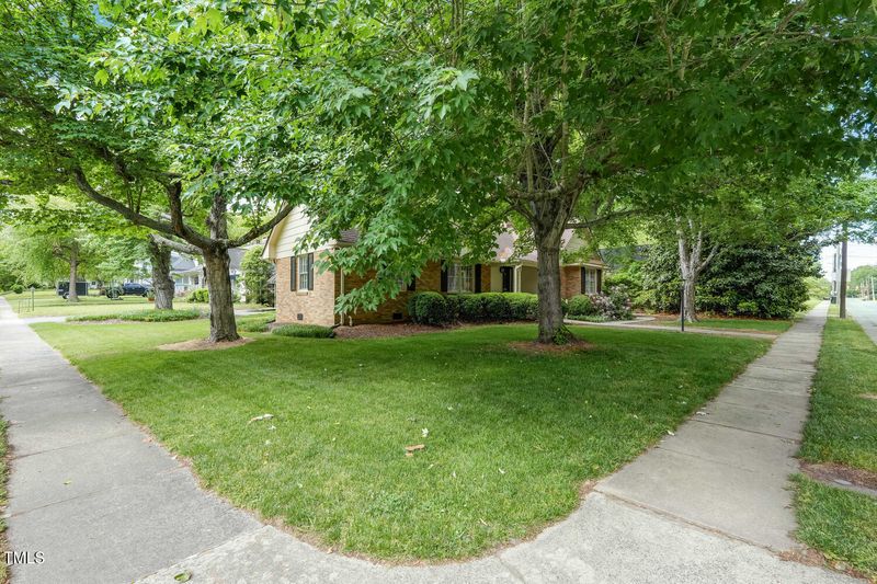 704 W Front St, Burlington, NC 27215