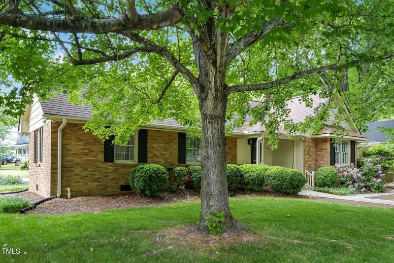 704 W Front St, Burlington, NC 27215