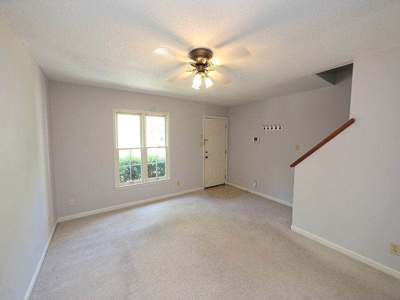 704 Gatehouse Ln, Durham, NC 27707