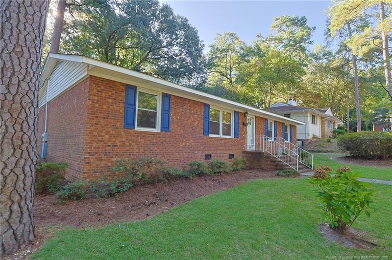 704 Glenwood Dr, Fayetteville, NC 28305
