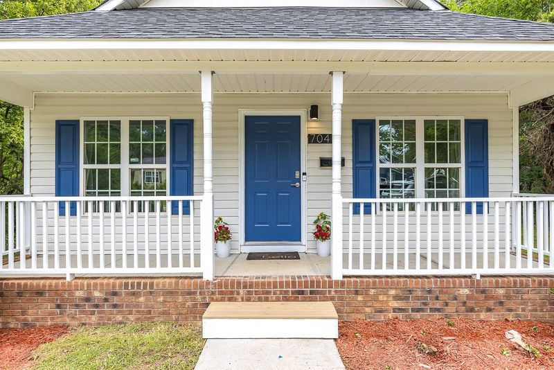 704 Hartford Rd, Raleigh, NC 27610