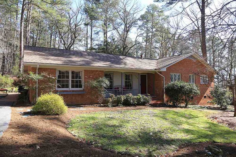 704 Kenmore Rd, Chapel Hill, NC 27514