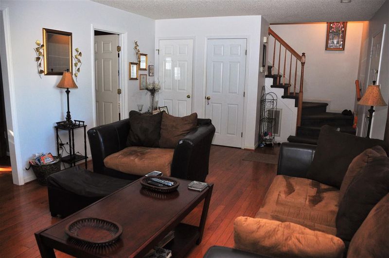 704 Kimpton Ct, Fuquay Varina, NC 27526