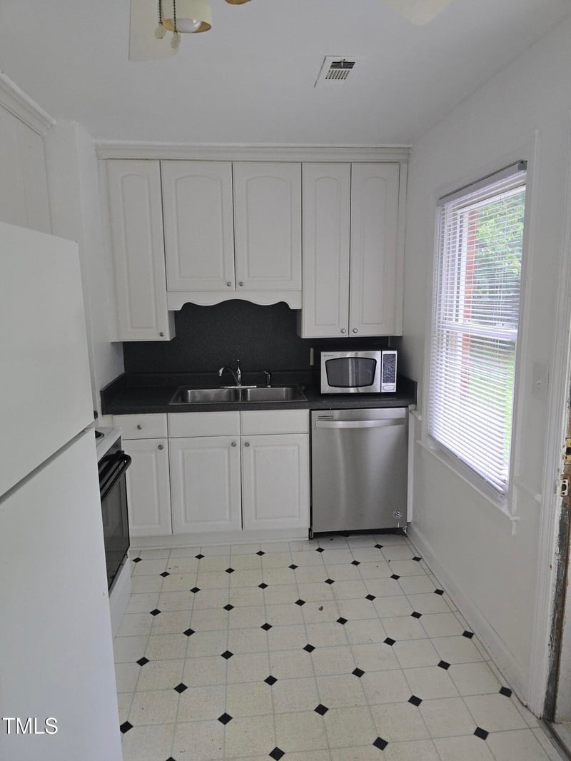 704 King Charles Rd, Raleigh, NC 27610