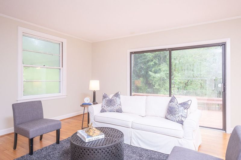 704 Kings Mill Rd, Chapel Hill, NC 27517