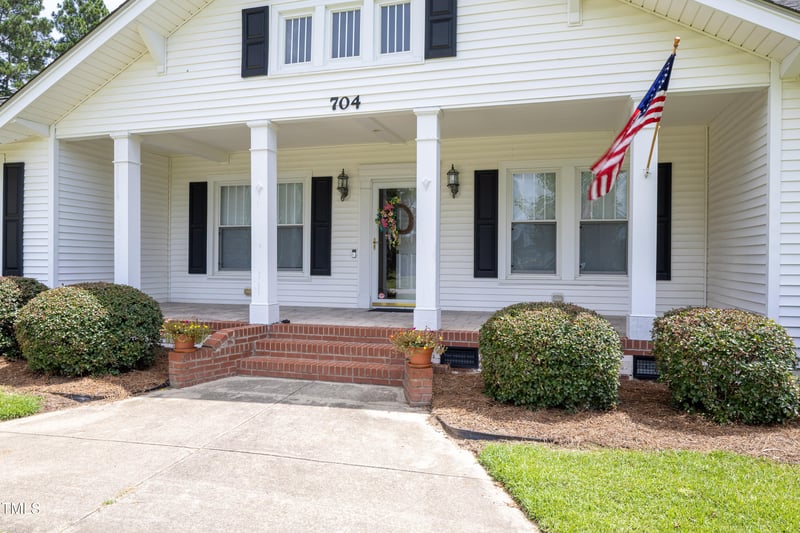 704 Lincoln St, Benson, NC 27504