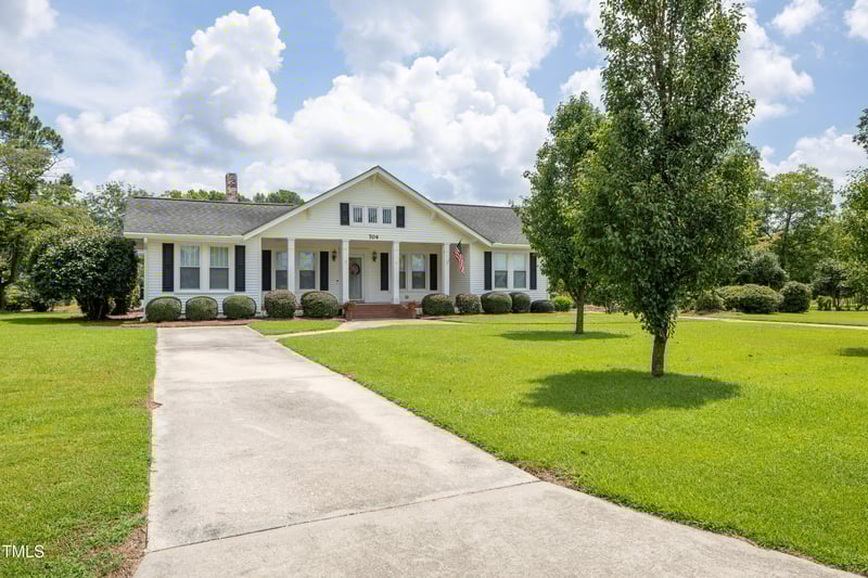 704 Lincoln St, Benson, NC 27504