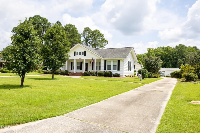 704 Lincoln St, Benson, NC 27504
