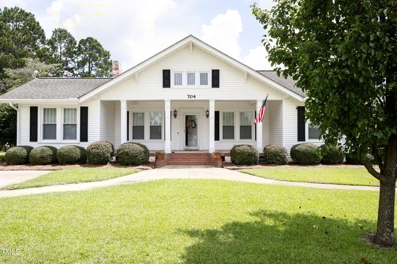 704 Lincoln St, Benson, NC 27504