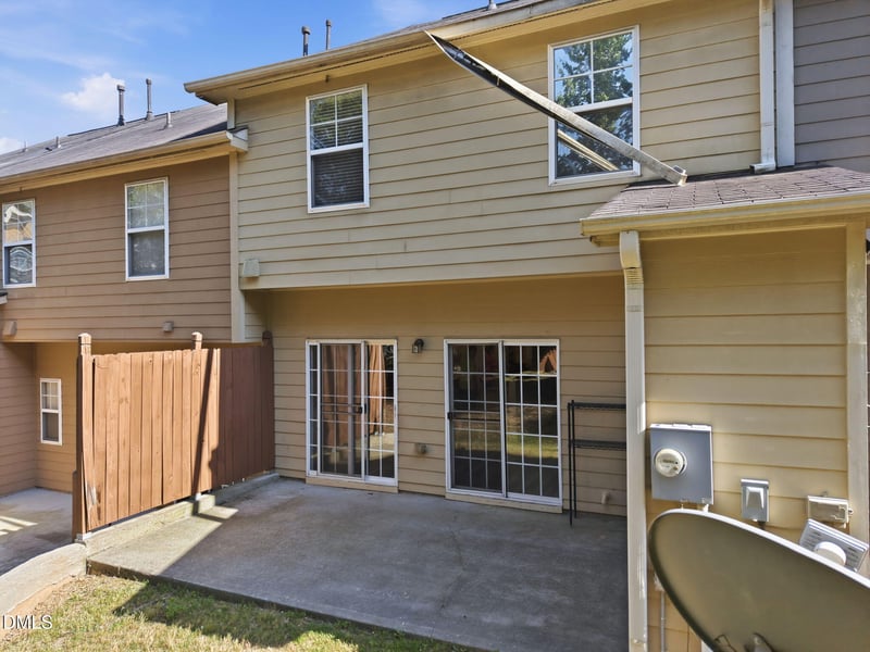 704 Mardonie Reach Ln, Cary, NC 27519