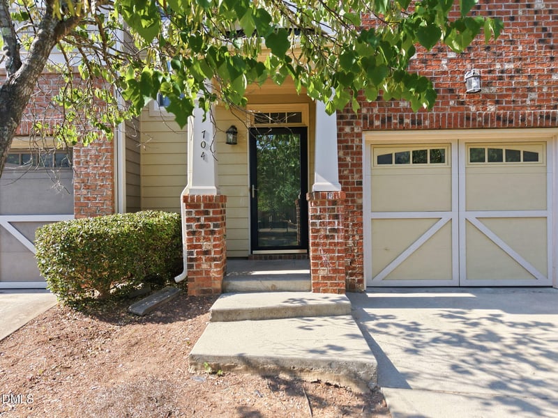 704 Mardonie Reach Ln, Cary, NC 27519