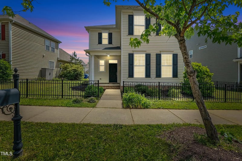 704 Moonbeam Dr, Raleigh, NC 27603
