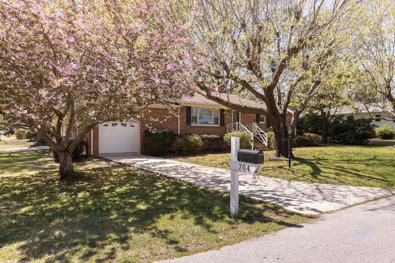 704 Olive St, Apex, NC 27502