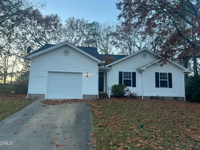 704 Pepperstone Ct, Fuquay Varina, NC 27526