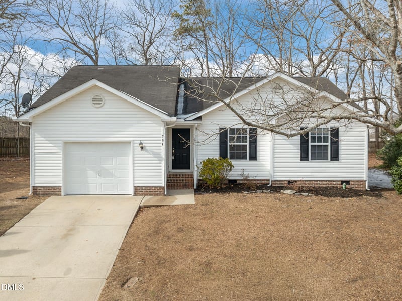 704 Pepperstone Ct, Fuquay Varina, NC 27526