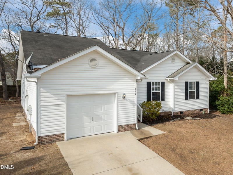 704 Pepperstone Ct, Fuquay Varina, NC 27526