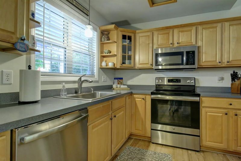 704 S Phillips Pointe Dr, Fuquay Varina, NC 27526