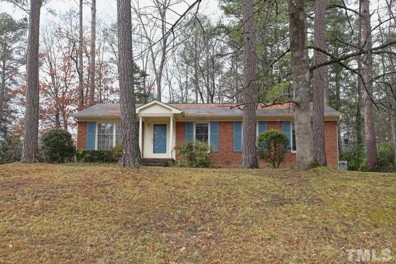 704 Tinkerbell Rd, Chapel Hill, NC 27517