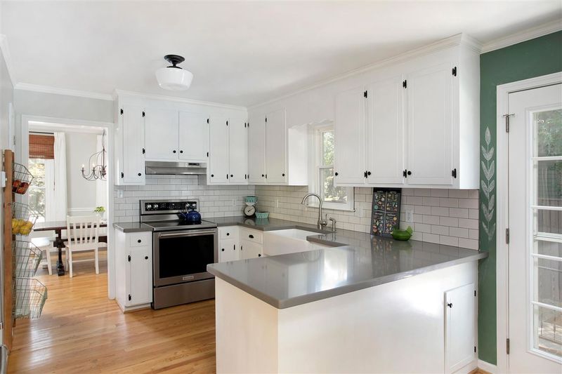 704 Valerie Dr, Raleigh, NC 27606