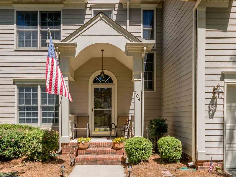 704 Wakehurst Dr, Cary, NC 27519
