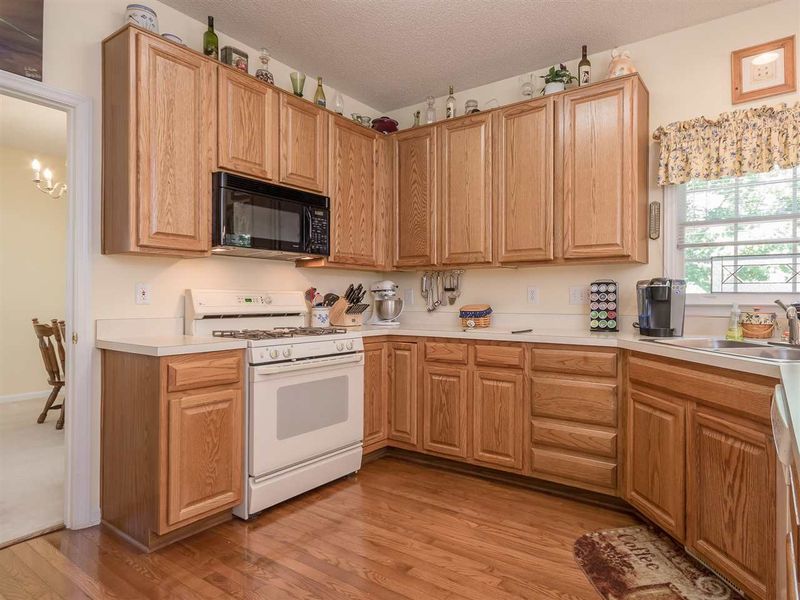 704 Wakehurst Dr, Cary, NC 27519