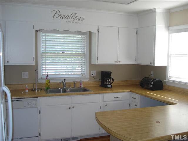 704 Westbrook Ave, Dunn, NC 28334