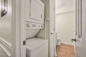 7040 Longstreet Dr #C, Raleigh, NC 27615