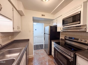 7040 Longstreet Dr #C, Raleigh, NC 27615