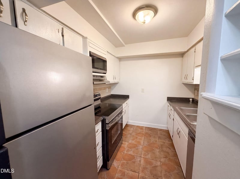 7040 Longstreet Dr #C, Raleigh, NC 27615
