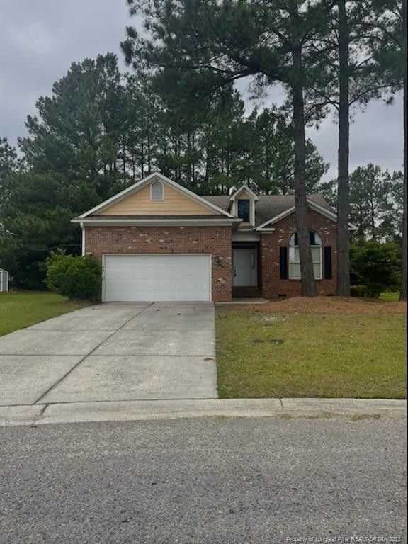 7041 Pitcairn Dr, Fayetteville, NC 28306